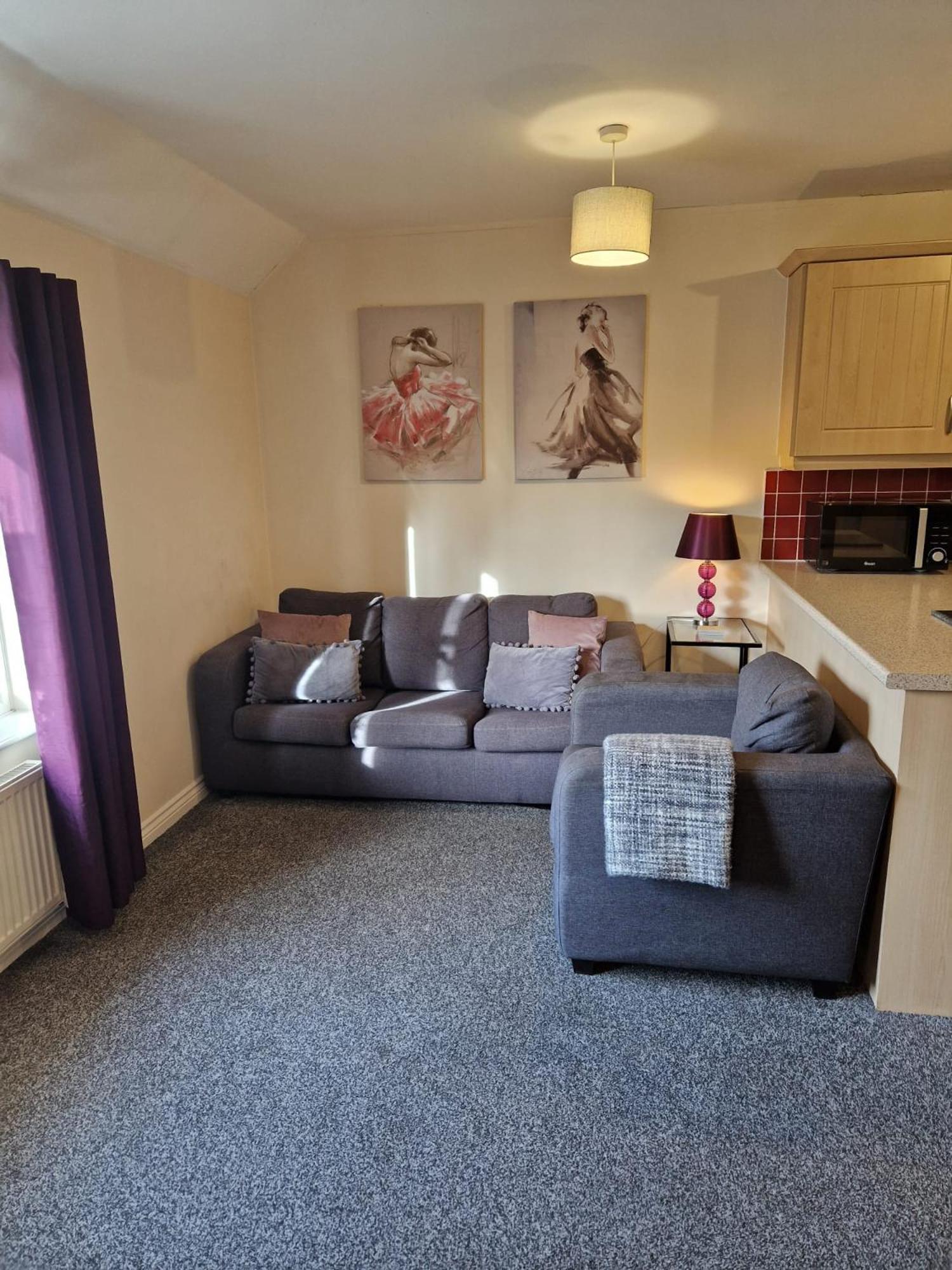 Hereford - Mayflower Coach House, Modern 2 Bedroom Property With Parking, Located South Of Hereford City, Suitable For Small Family, Couple Or Contractors - Sleeps Up To 5 Guests - Hosted By Rentmyhouse Exteriör bild